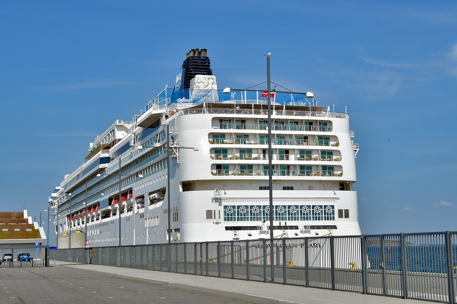 norwegian-pearl1
