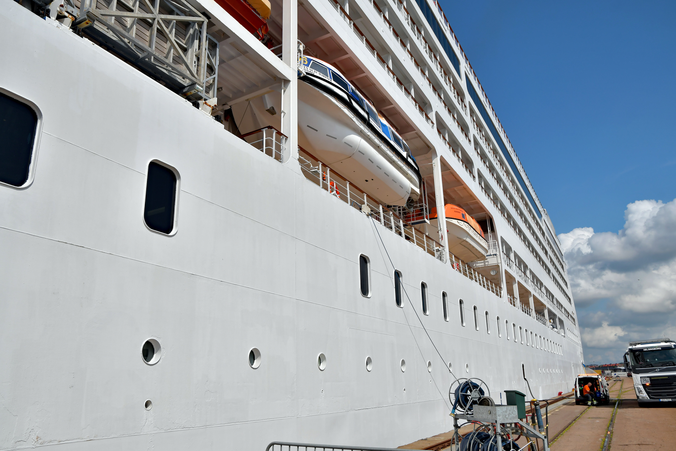 seven-seas-mariner-exterior6