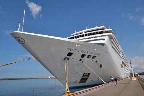 seven-seas-mariner-exterior4