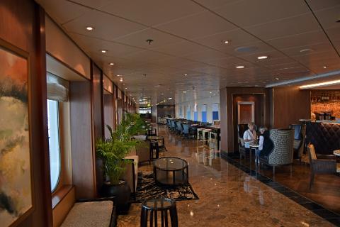 seven-seas-mariner-interior7