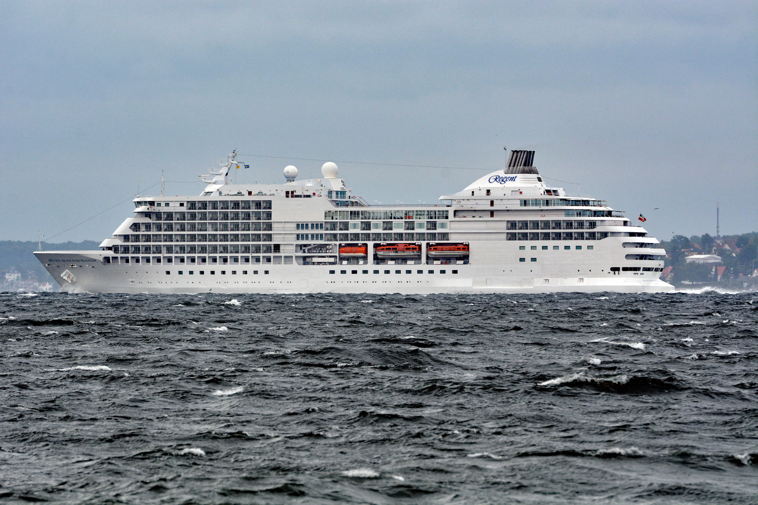 seven-seas-navigator-exterior2