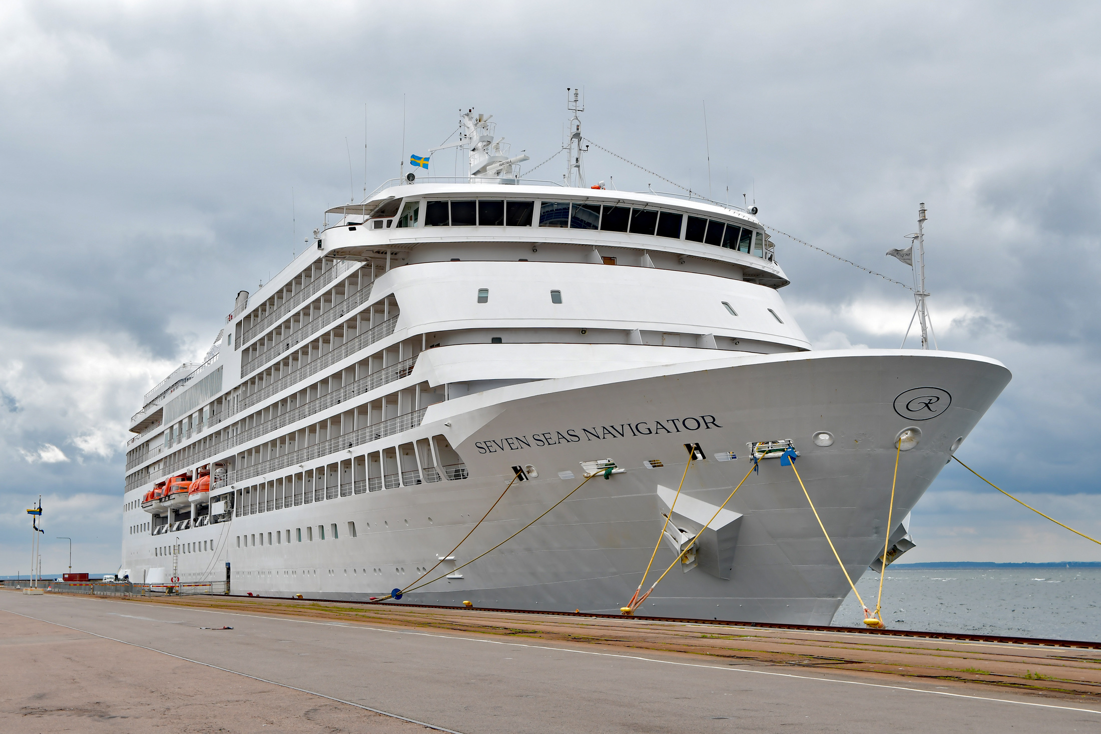 seven-seas-navigator-exterior4