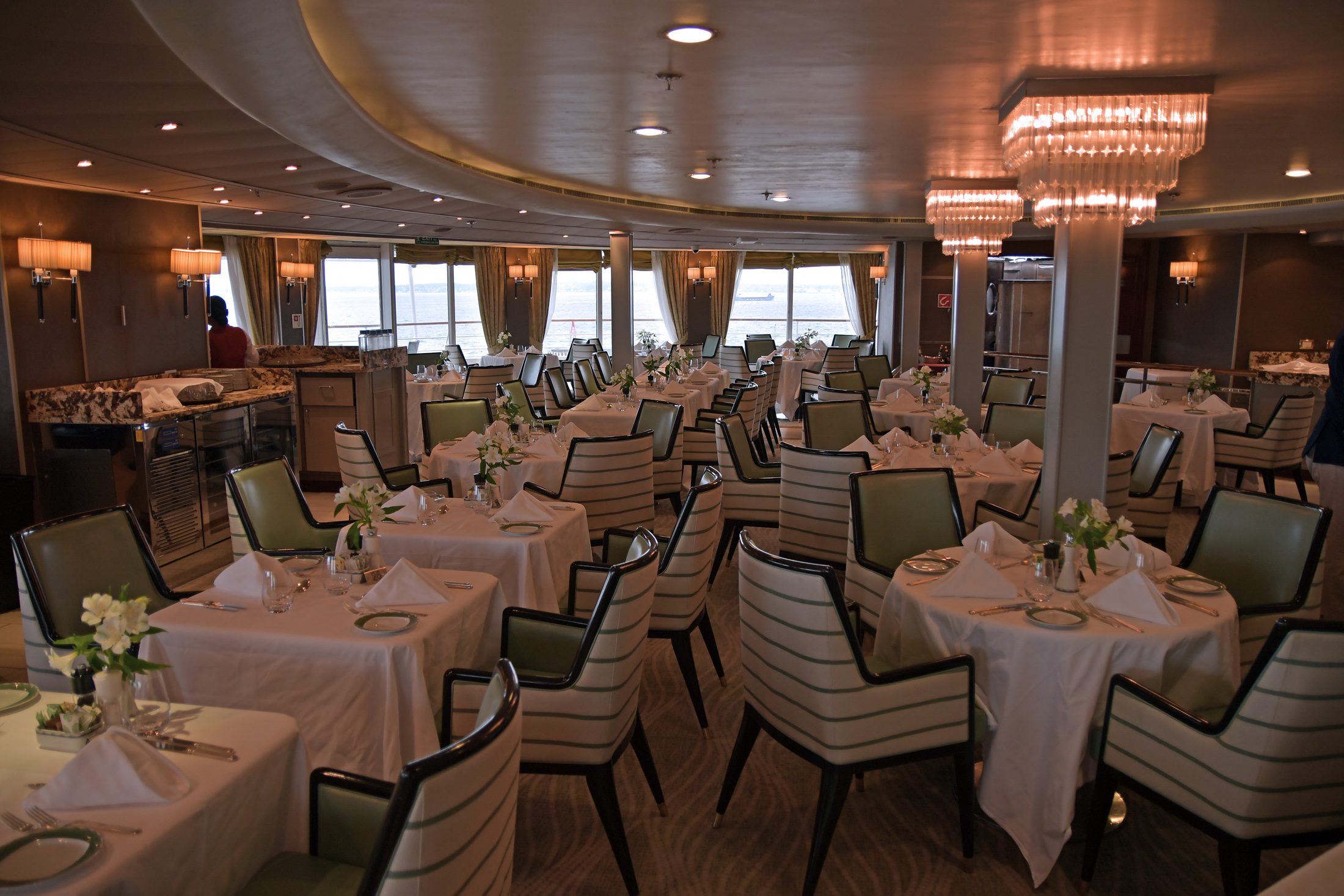 seven-seas-navigator-interior10