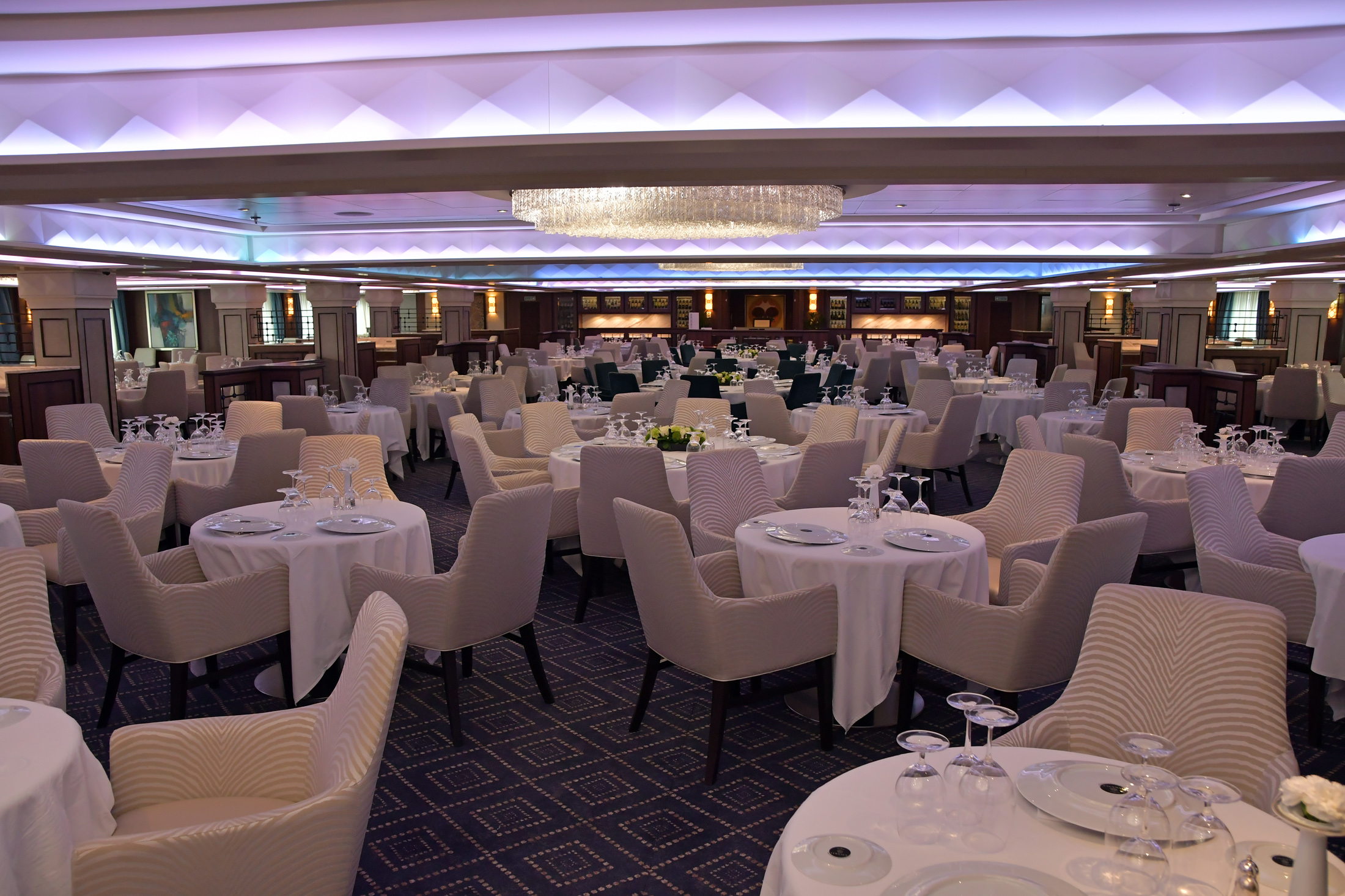 seven-seas-navigator-interior14