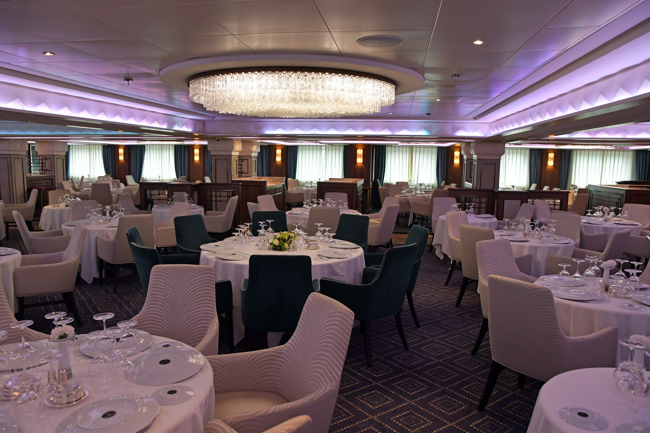 seven-seas-navigator-interior15
