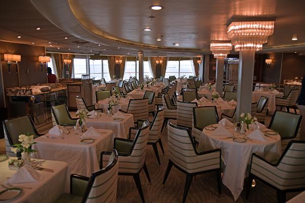 seven-seas-navigator-interior10