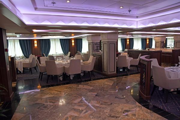 seven-seas-navigator-interior13