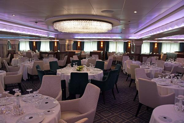 seven-seas-navigator-interior15