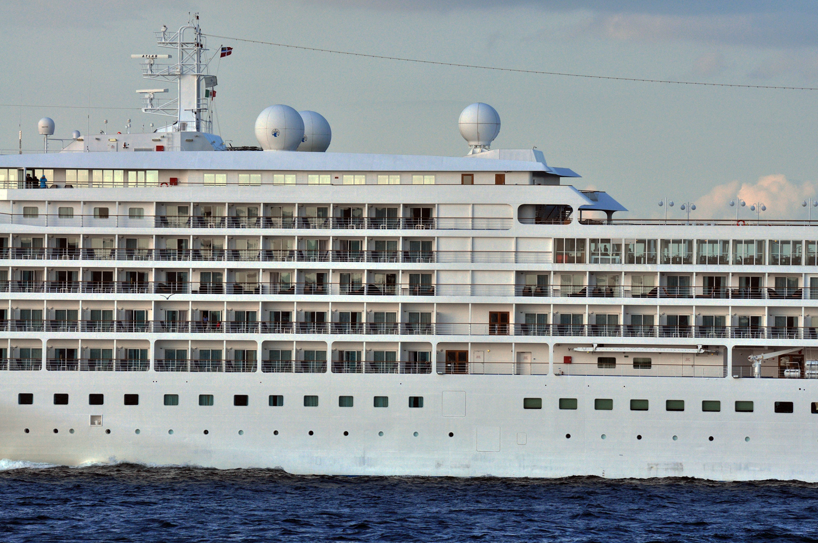 silver-whisper3